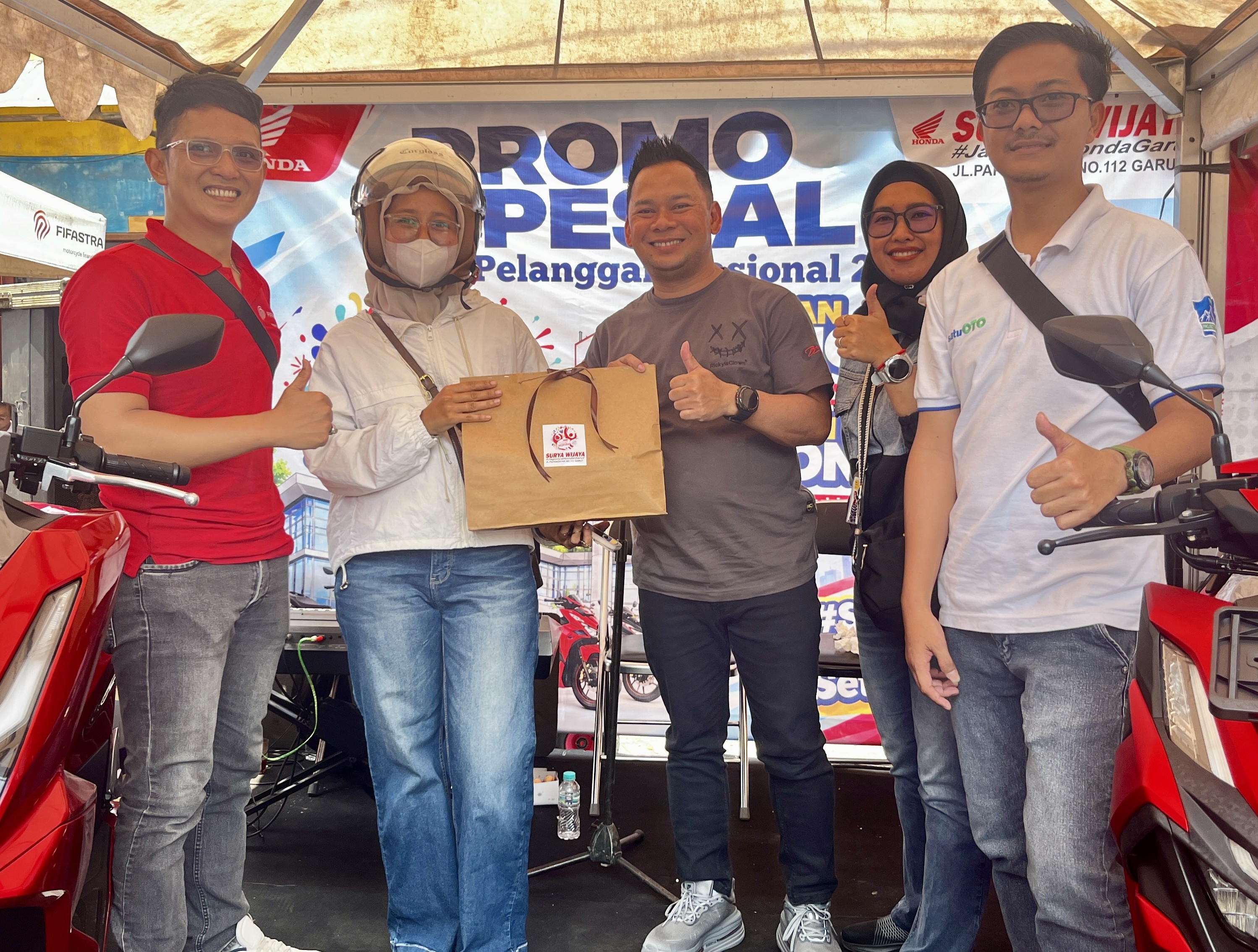 Meriahkan Hari Pelanggan Nasional, Dealer Surya Wijaya Garut Gelar Acara Bertabur Doorprize di Pasar Sehat Sukaratu